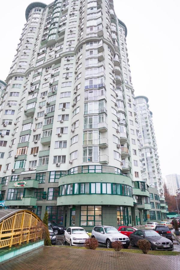Navit Luxury Apartments With Breakfast Near The Railway Station, The City Center And The Park Kiev Dış mekan fotoğraf