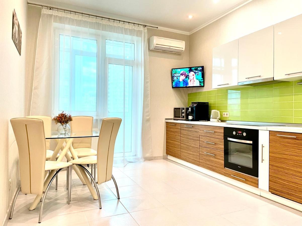 Navit Luxury Apartments With Breakfast Near The Railway Station, The City Center And The Park Kiev Dış mekan fotoğraf