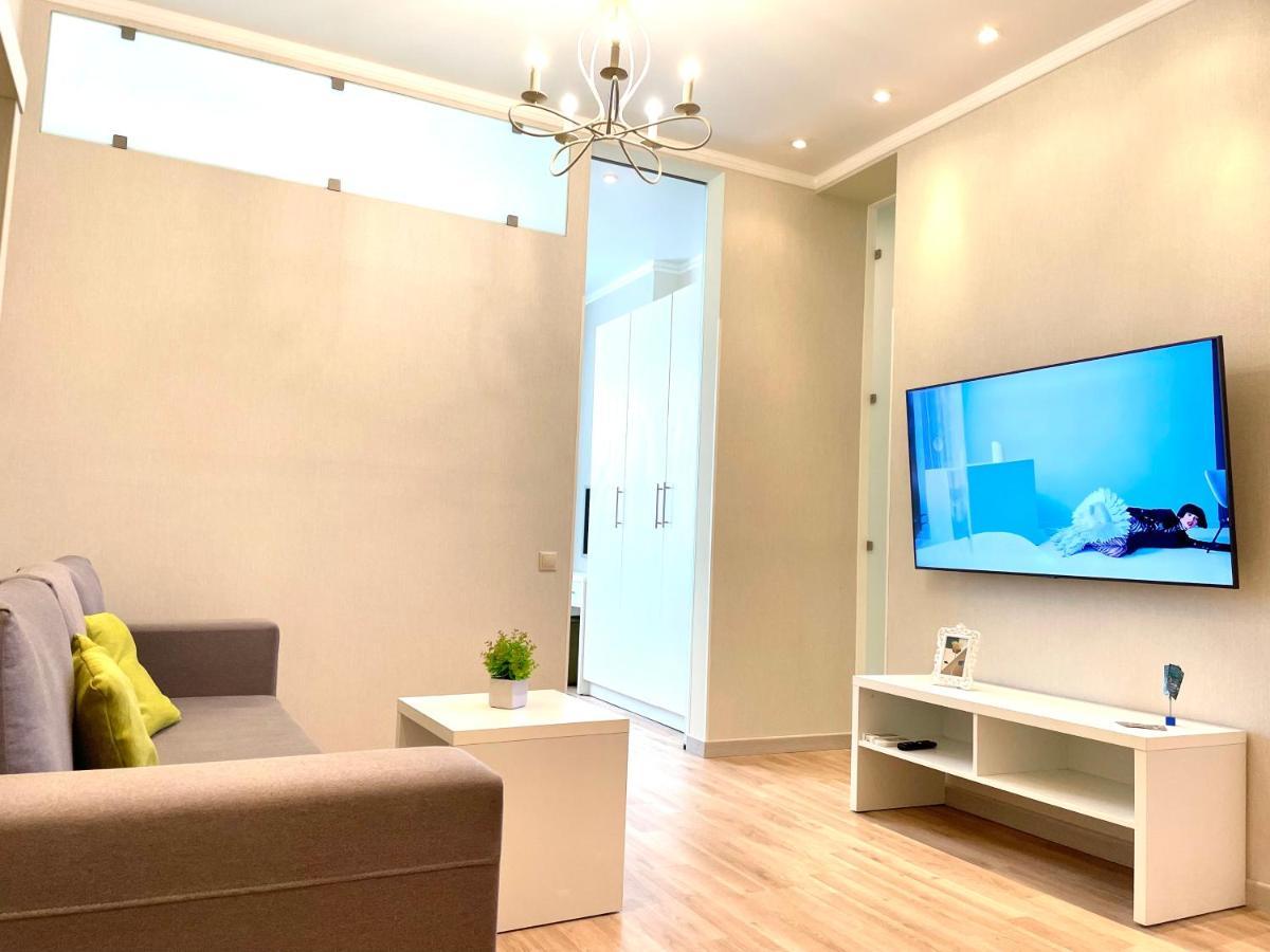 Navit Luxury Apartments With Breakfast Near The Railway Station, The City Center And The Park Kiev Dış mekan fotoğraf