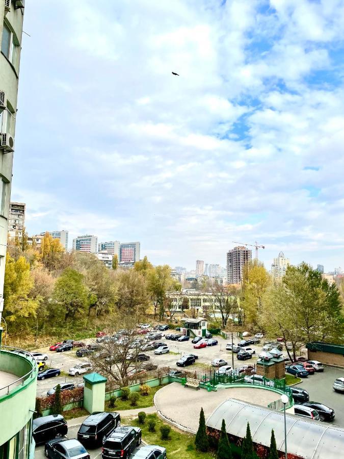 Navit Luxury Apartments With Breakfast Near The Railway Station, The City Center And The Park Kiev Dış mekan fotoğraf