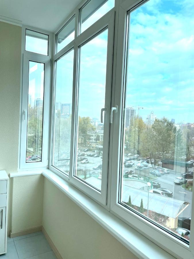 Navit Luxury Apartments With Breakfast Near The Railway Station, The City Center And The Park Kiev Dış mekan fotoğraf