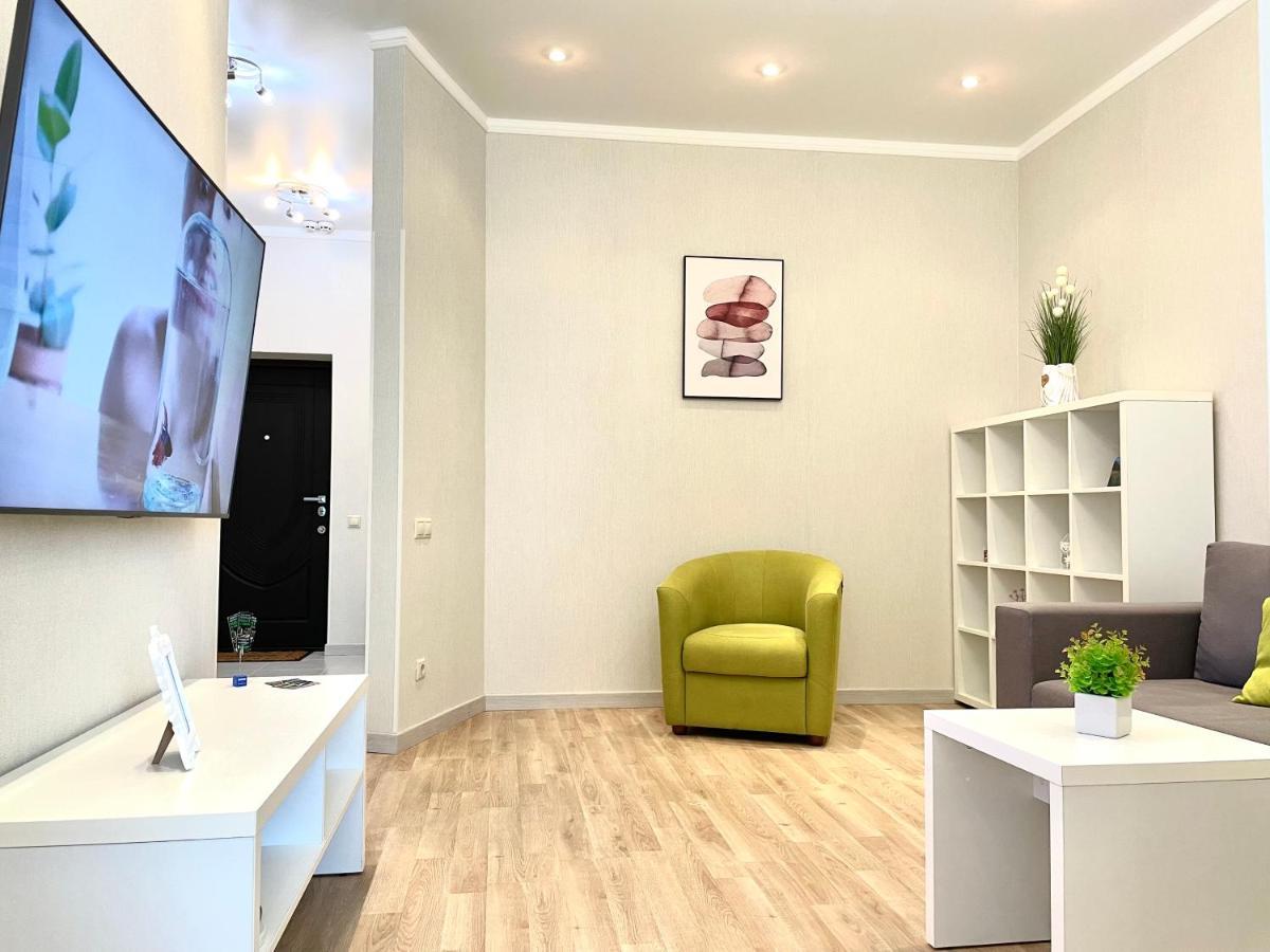 Navit Luxury Apartments With Breakfast Near The Railway Station, The City Center And The Park Kiev Dış mekan fotoğraf