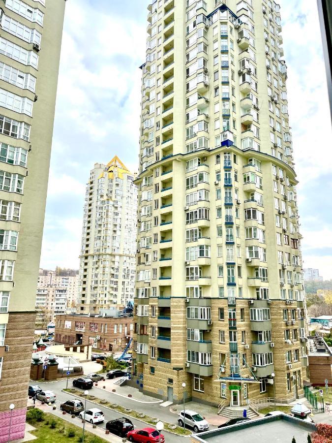 Navit Luxury Apartments With Breakfast Near The Railway Station, The City Center And The Park Kiev Dış mekan fotoğraf