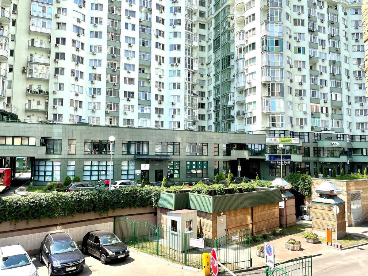Navit Luxury Apartments With Breakfast Near The Railway Station, The City Center And The Park Kiev Dış mekan fotoğraf